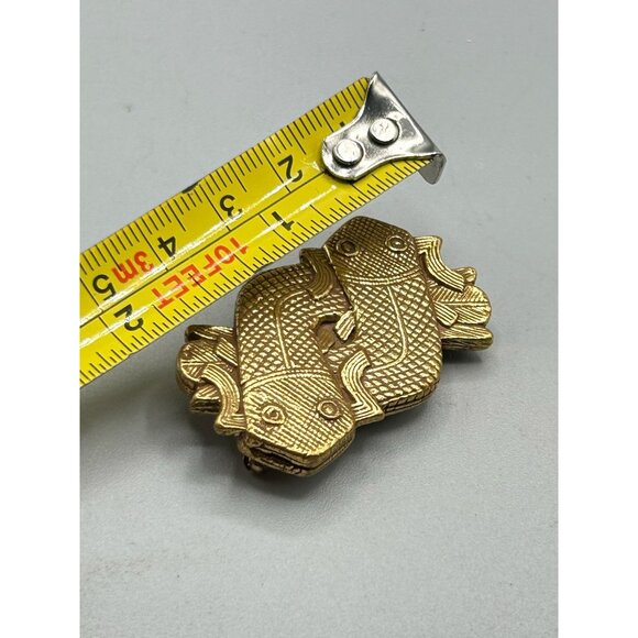 Vintage Koi Fish Pisces Gold Tone Brooch Pendant Nicely Detailed Maker Signed - Picture 6 of 6